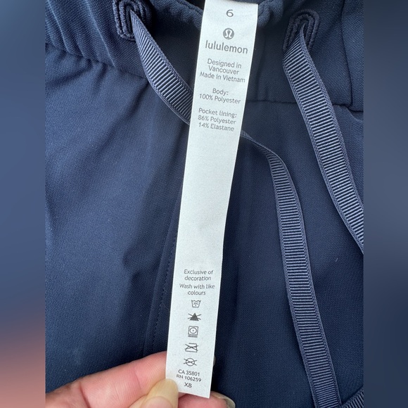 Lululemon On The Fly Pant *Woven Full Length 31" in True Navy. Size 6. - Picture 6 of 17